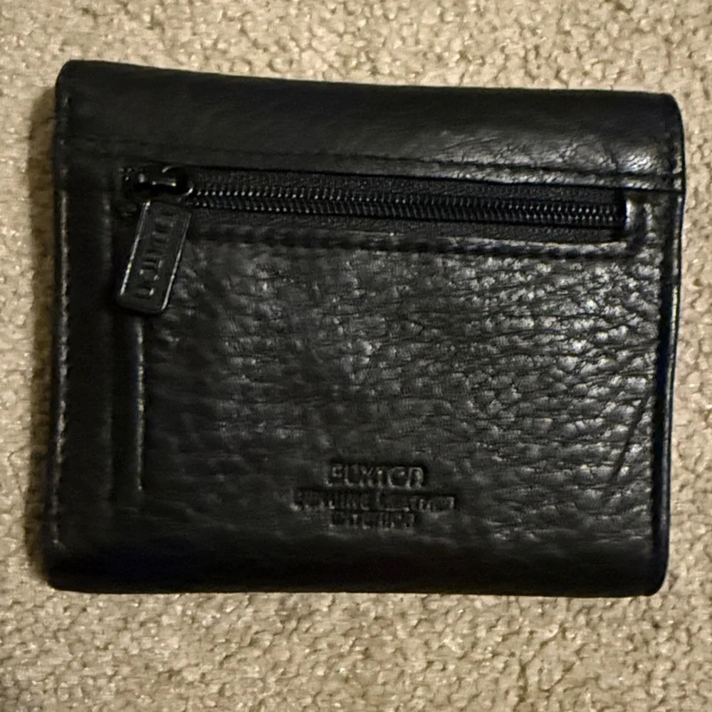 NWT Buxton Genuine Leather Compact Wallet Black Vintage?
